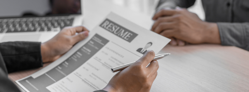 1780389025_thumb_Green and Gray Modern HR Recruitment Strategies Presentation (Zdjęcie w tle na Facebooka).png